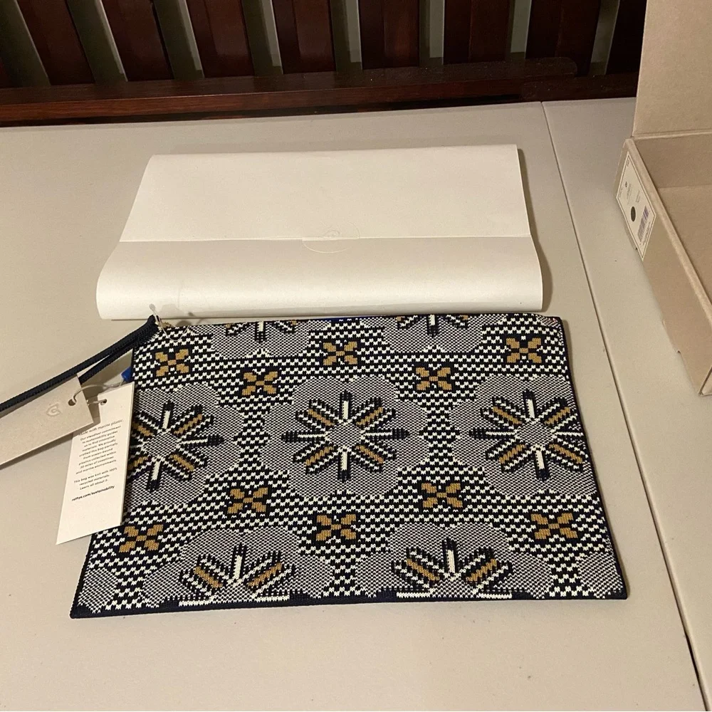 NWT Rothy's essential pouch - Picture 2 of 11